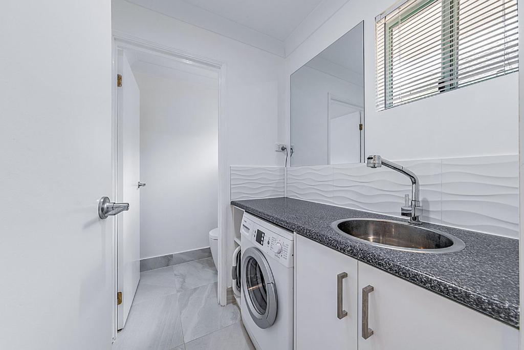 Sunset Waters Apartments جزيرة هاميلتون المظهر الخارجي الصورة
