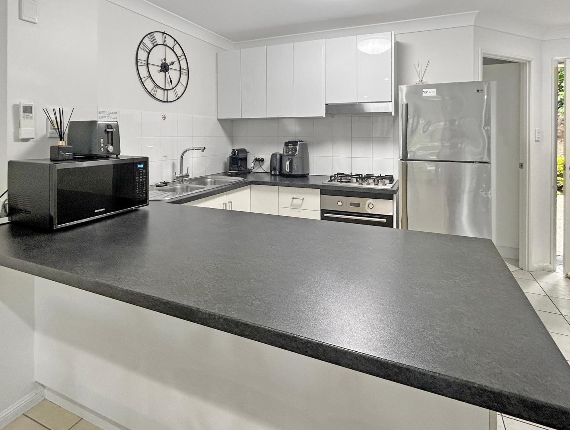 Sunset Waters Apartments جزيرة هاميلتون المظهر الخارجي الصورة